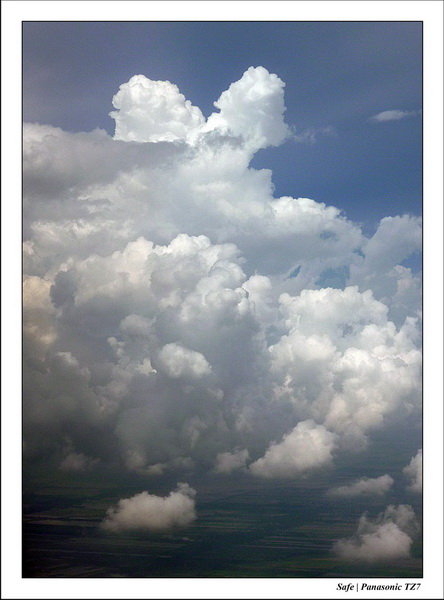 2011 - 08 - Dans les airs 25